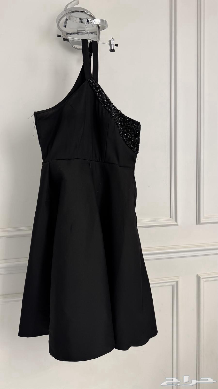 للبيع فساتين مستعمله مره واحده ب 15064384465506817110