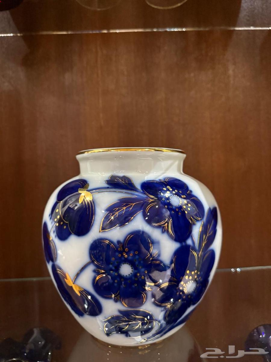 Rare and distinctive vases64391188362499114