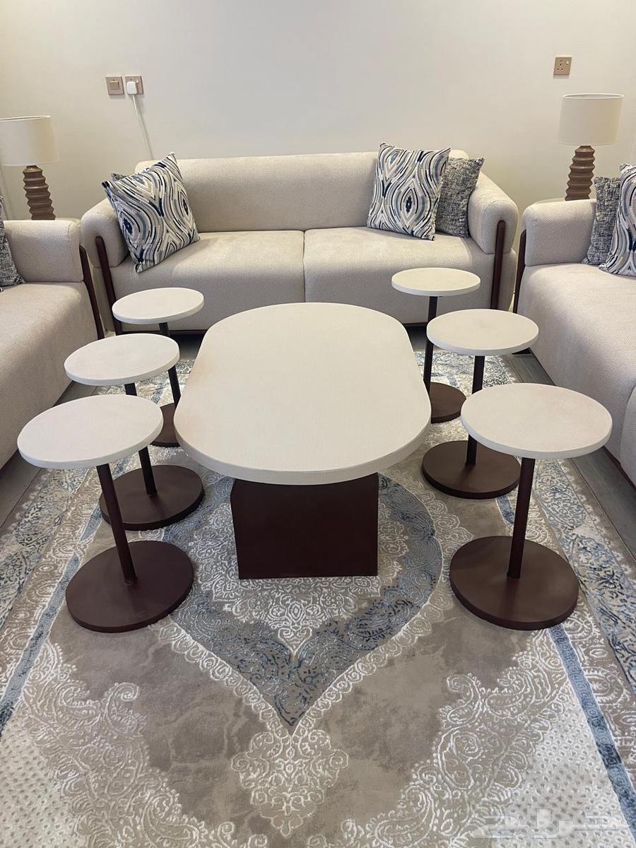 طاولات جديده للبيع نفصل حسب الطلب64387843543555113