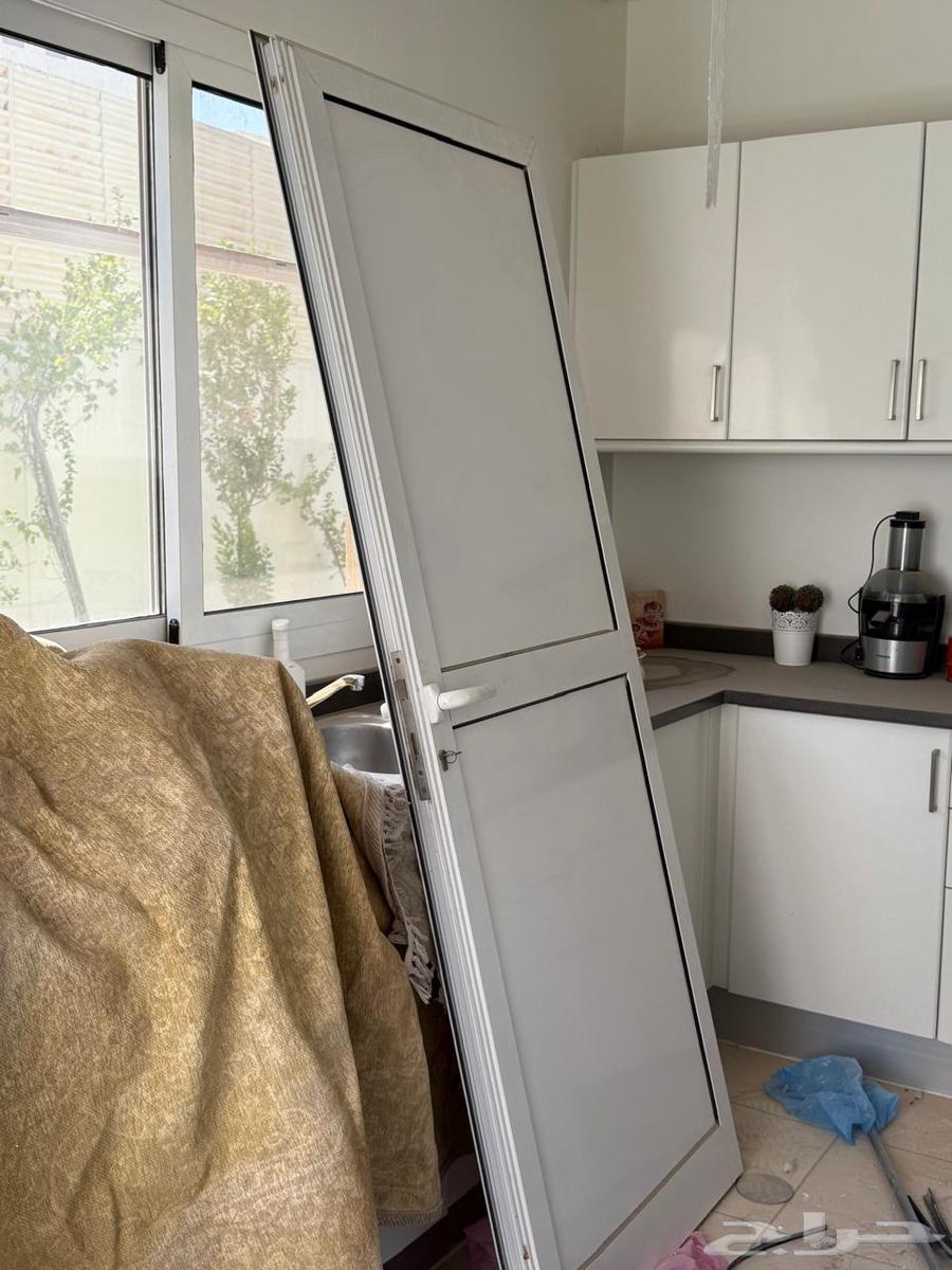 للبيع مطبخ ايطالي نظيف جد ا64382969866114114