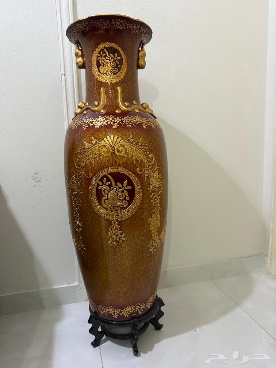 Rare and distinctive vases64391188362499112