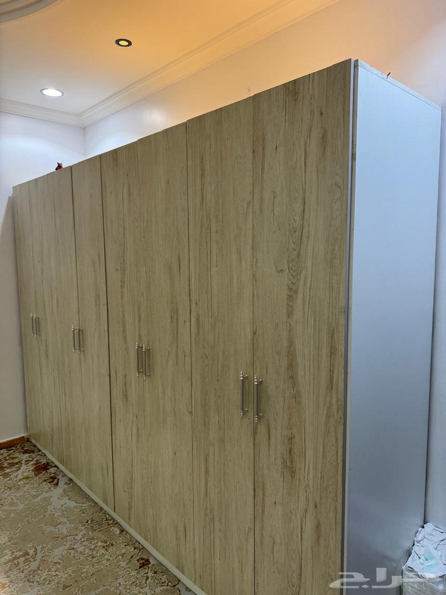 دولاب 8 أبواب كبير ونظيف للبيع (السعر 1000 وقابل للتفاوض)64387313209985111