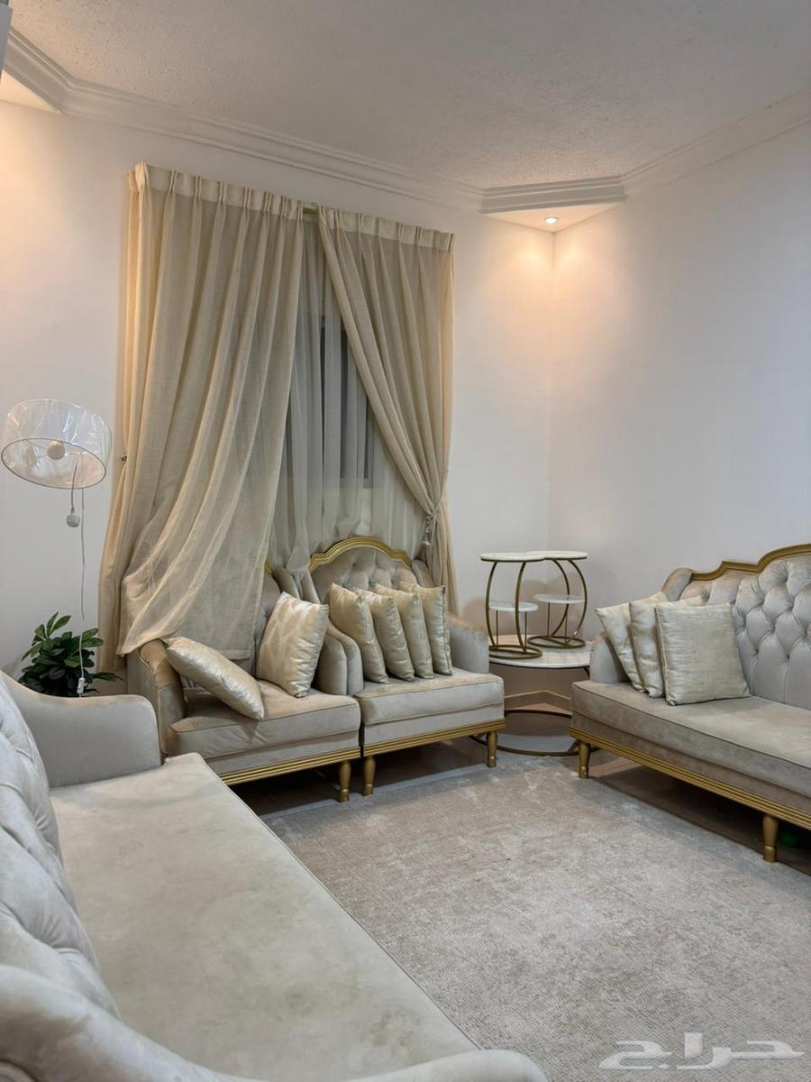 كنب للبيع جديد وقماش نظيف مع ستاره وطاوله اربع قطع64385258208898110