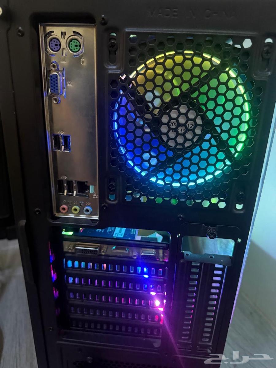 Desktop computer with graphics card and 22-inch monitor64377988817923111