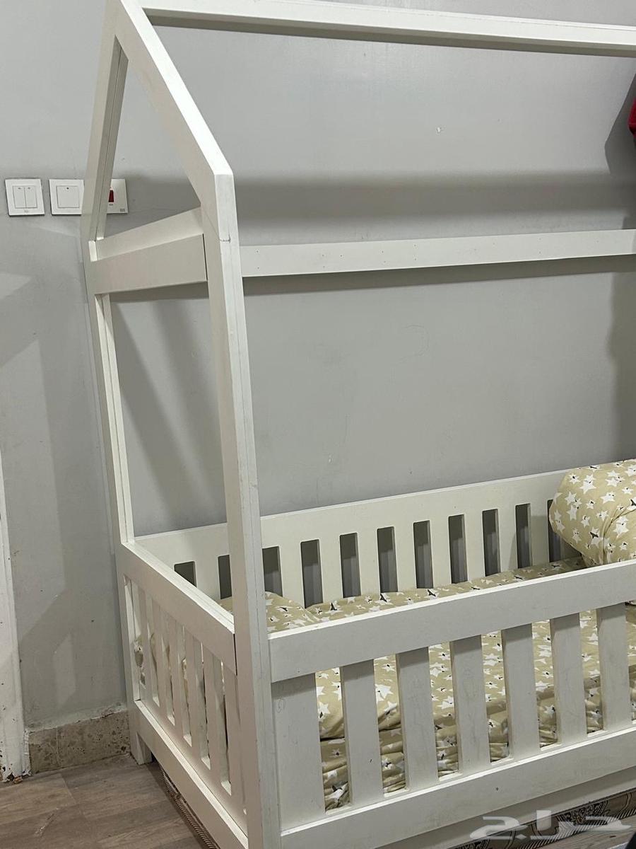 Two children's beds designed in the shape of a cabin64384134318979110