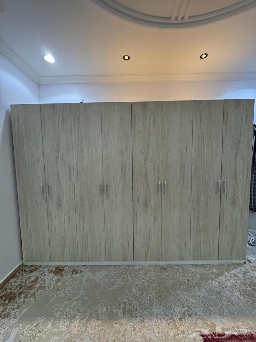 دولاب 8 أبواب كبير ونظيف للبيع (السعر 1000 وقابل للتفاوض)64387313209985110