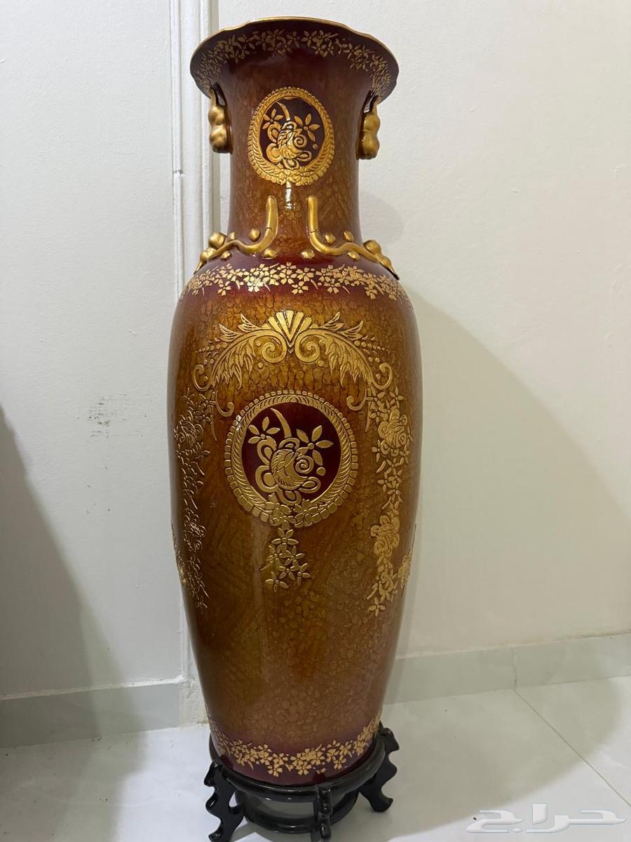 Rare and distinctive vases64391188362499110