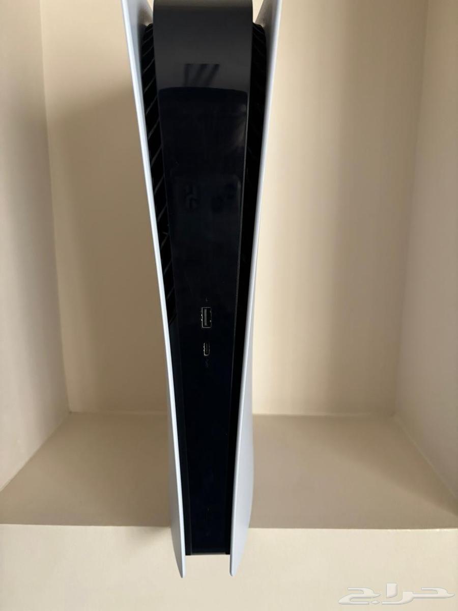 PS5 Digital Edition with Extra controller and headset64382127950082111