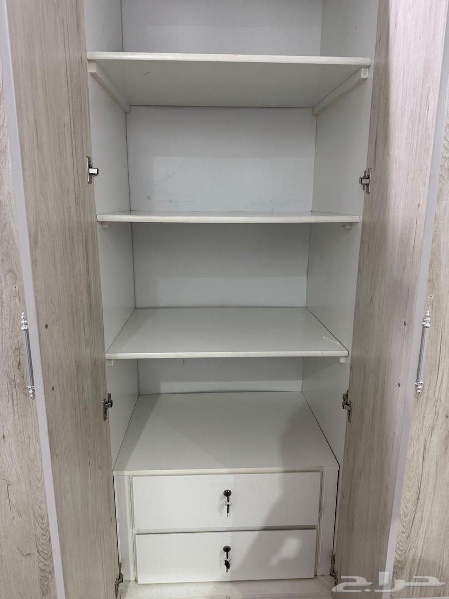 دولاب 8 أبواب كبير ونظيف للبيع (السعر 1000 وقابل للتفاوض)64387313209985113