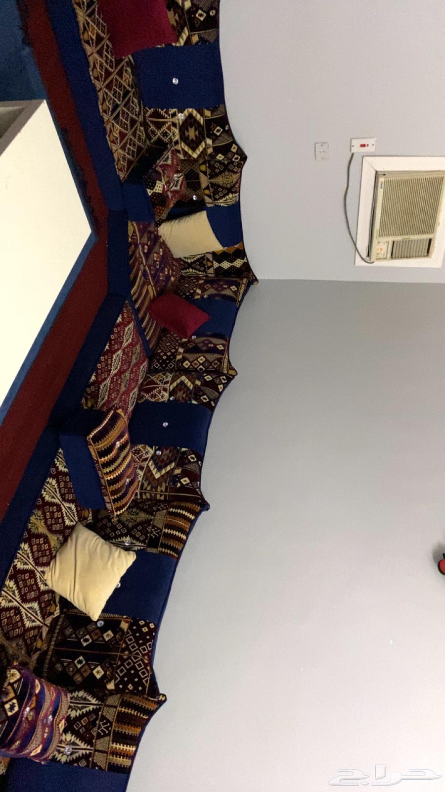 كنب ارضي U كامل ل غرفه 4x5 مع المخدات و المساند و ستارتين64392470682497111