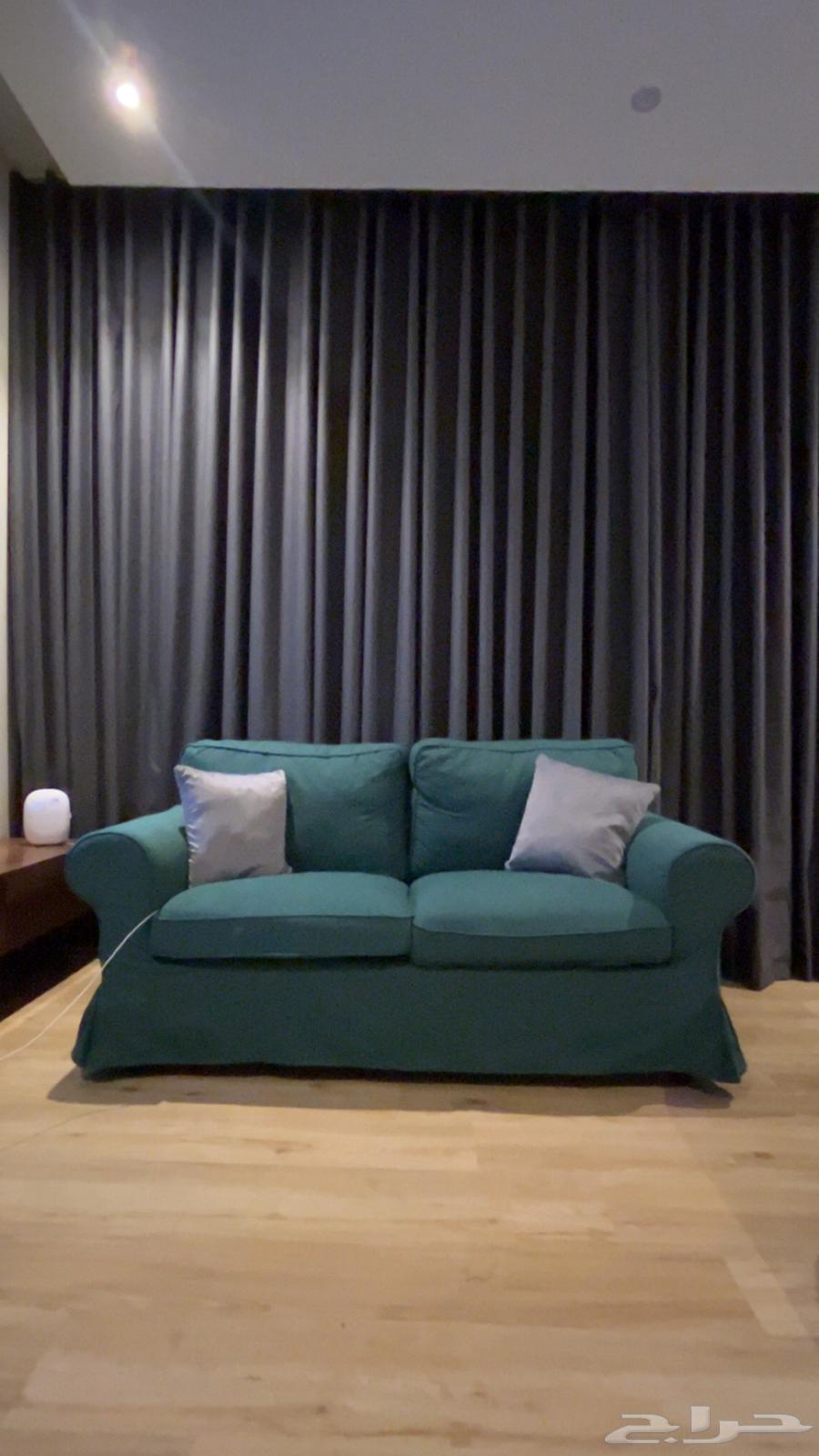 شاشة سامسونج وكنبة ايكيا شخصين64397991563905110