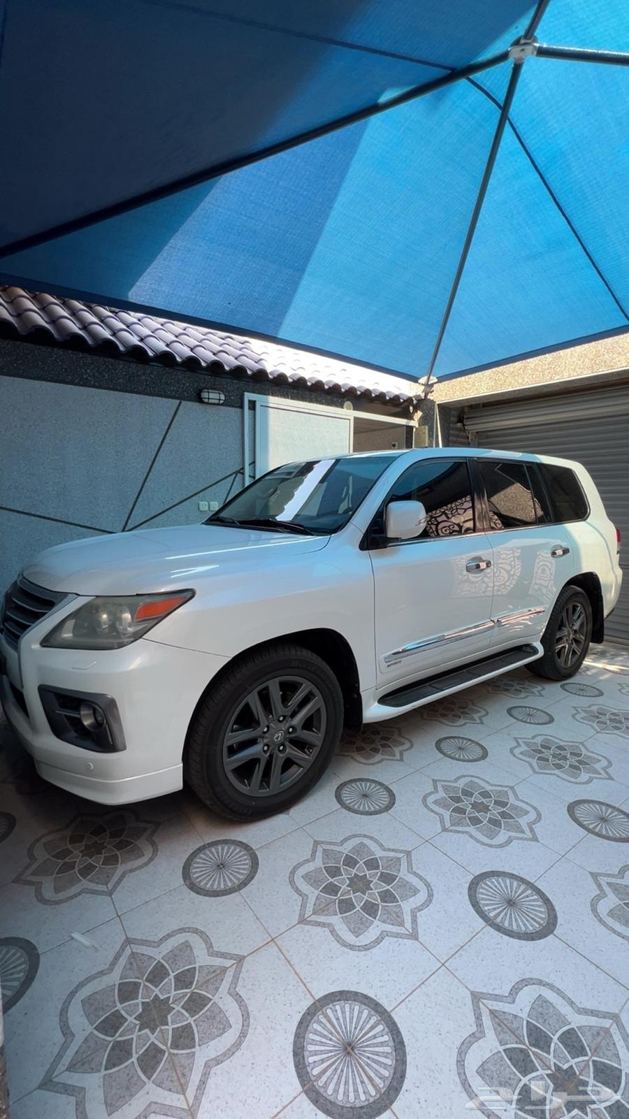 Lexus LX570 2013 full option64547569182978110