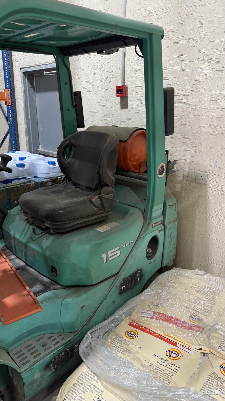 فور كلفت تويوتا 2011 طن ونصف كونتينر64545870288259111