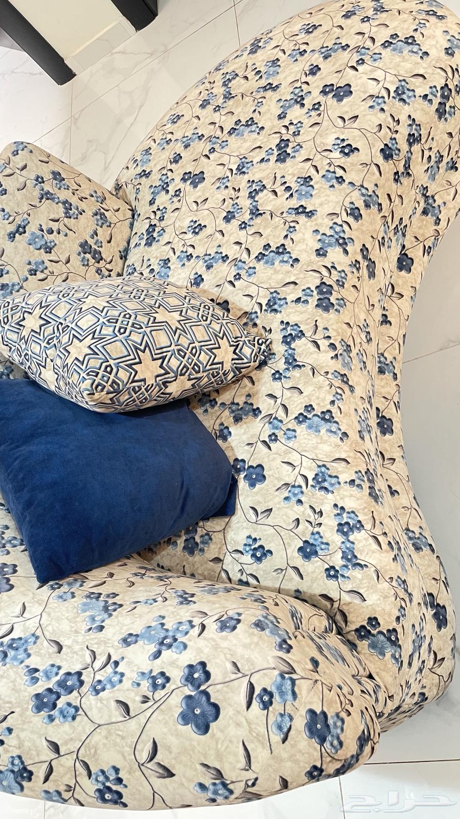 11-person sofa with 2 mattresses and a table, 5 pieces64398967013763110