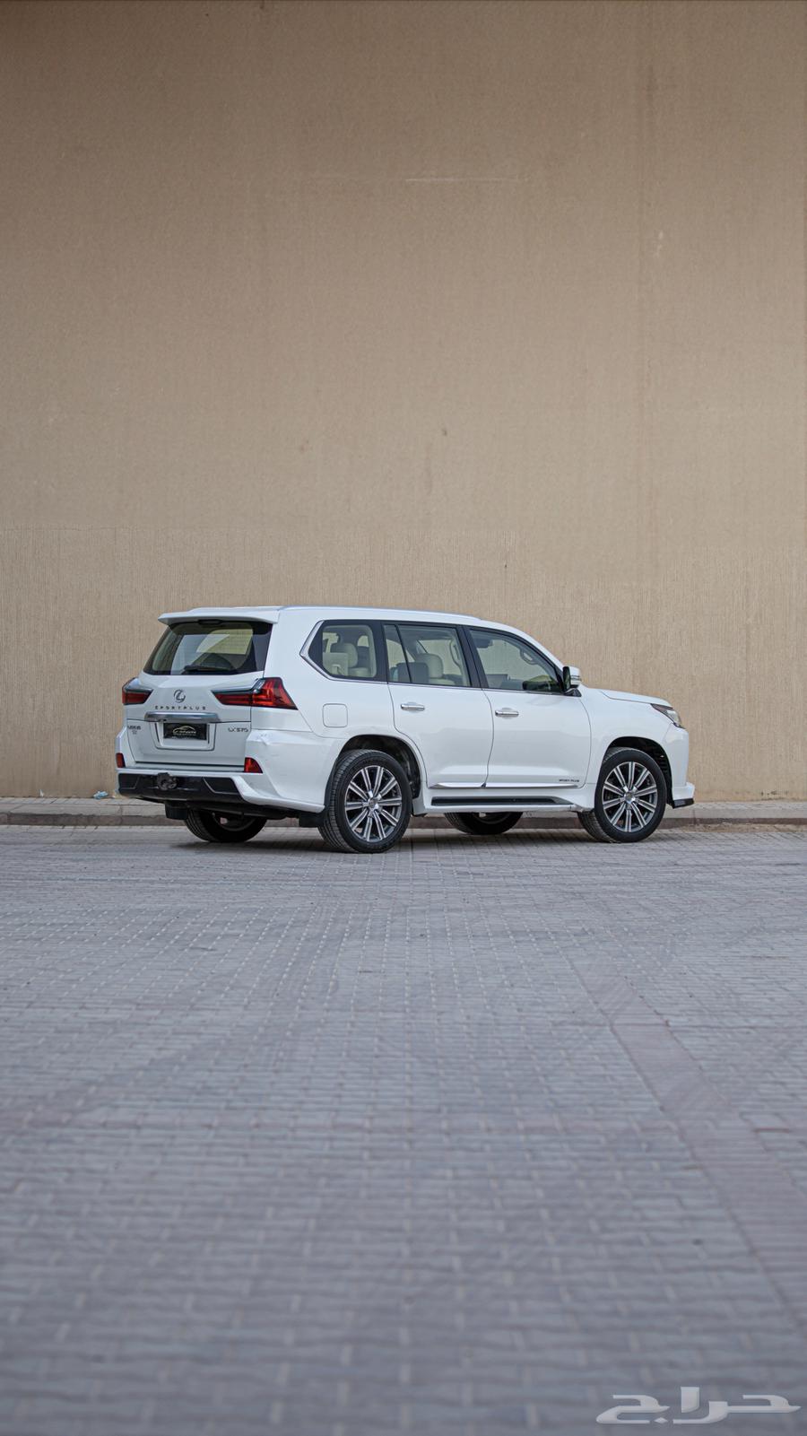 Lexus SUV (2016)64546860220675111