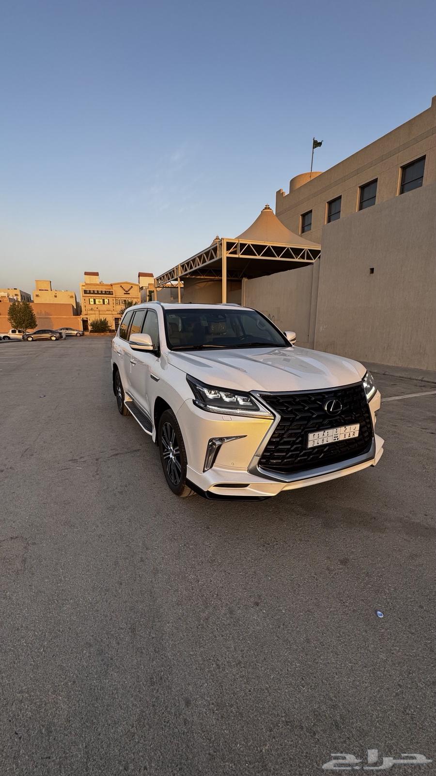 لكزس LX 57063618066267522112