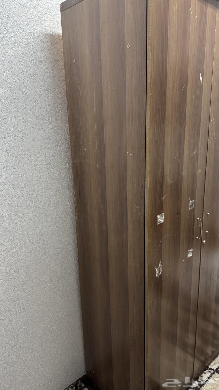 دولابين خشب مستعمل   السعر على السوم..64400632517635114