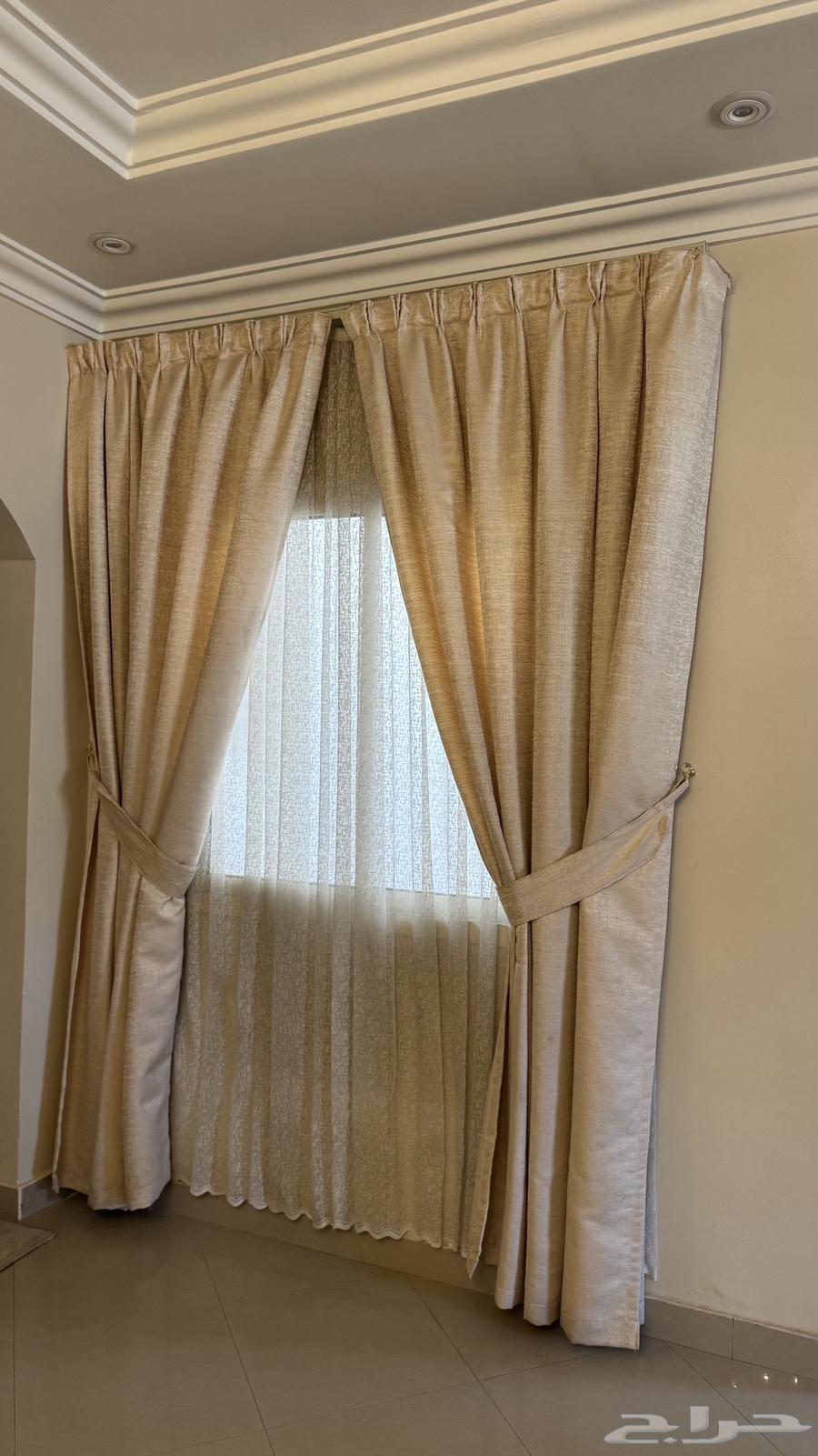Curtain with chiffon64398353776387110