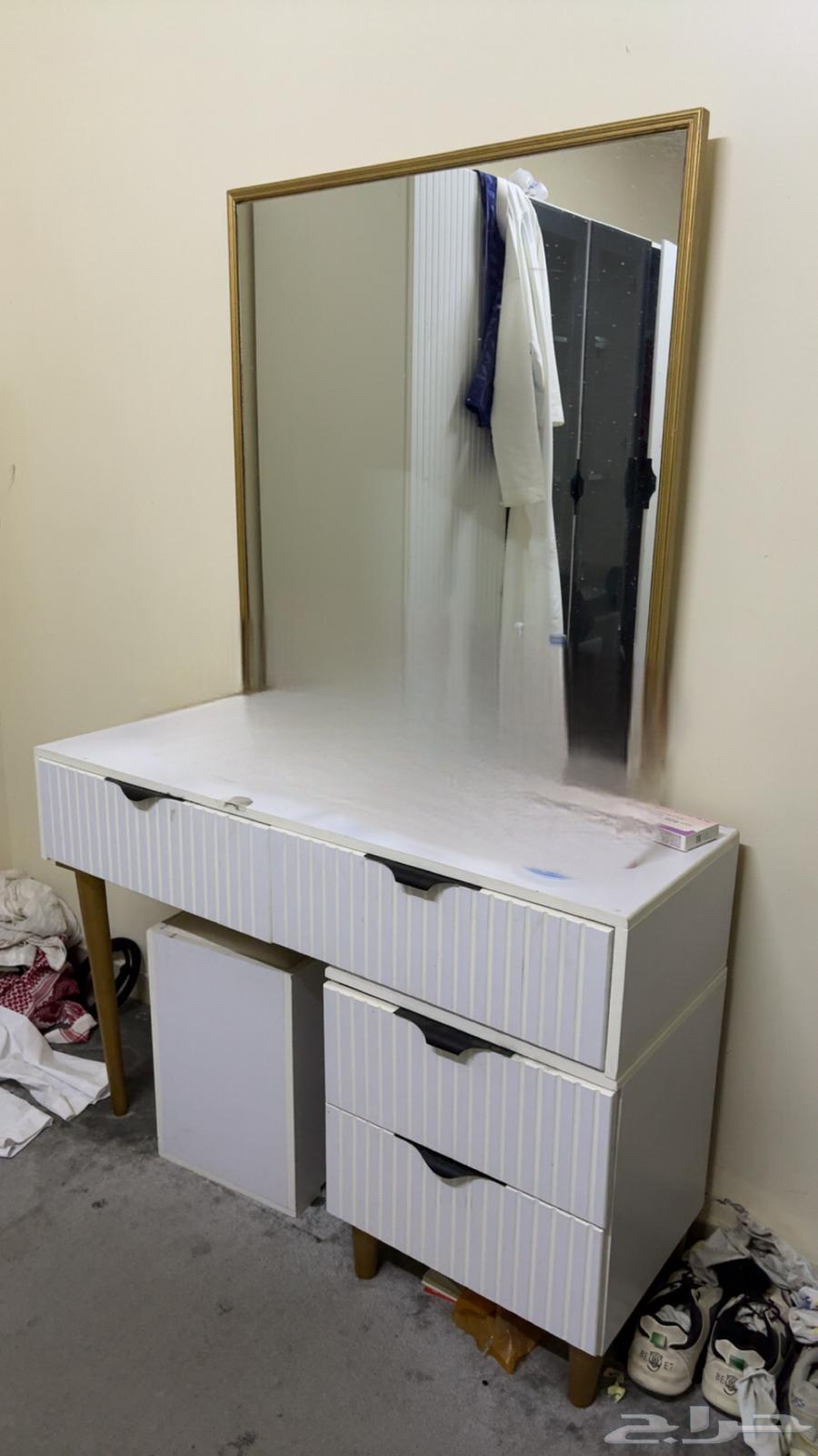 تسريحة و دالوب و سرير64395088588418112