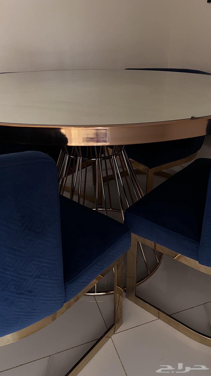 Dining table64399563819907114