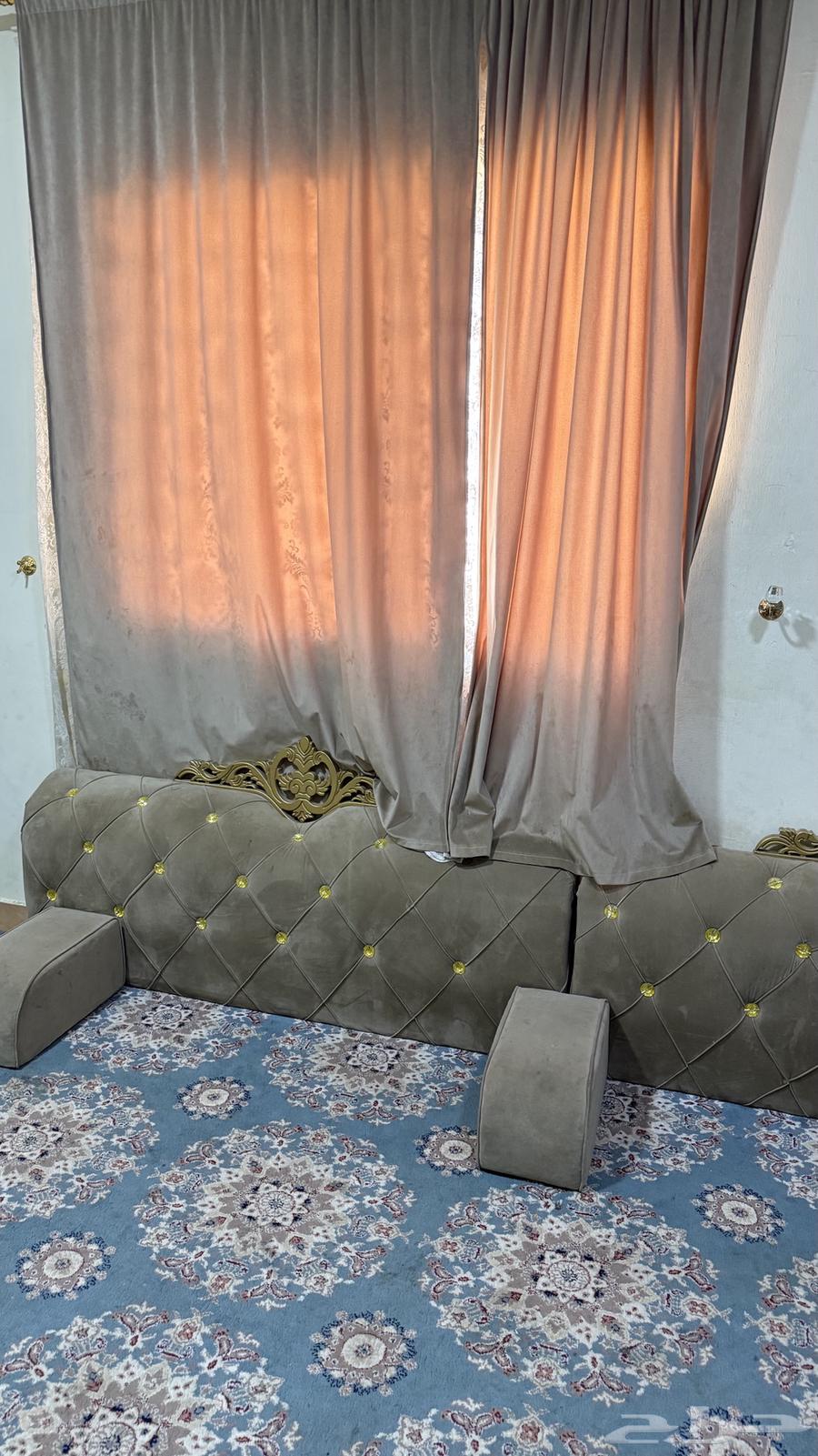 بيع جلسه بالستاره وفرشه ومخاد شبهه جديده السعر تواصل ع رقم64399800871297110