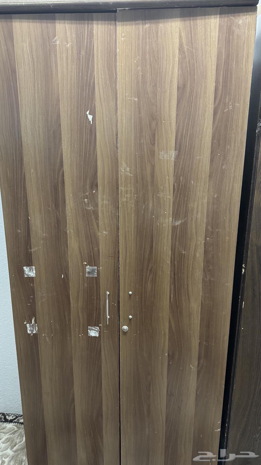 دولابين خشب مستعمل   السعر على السوم..64400632517635111