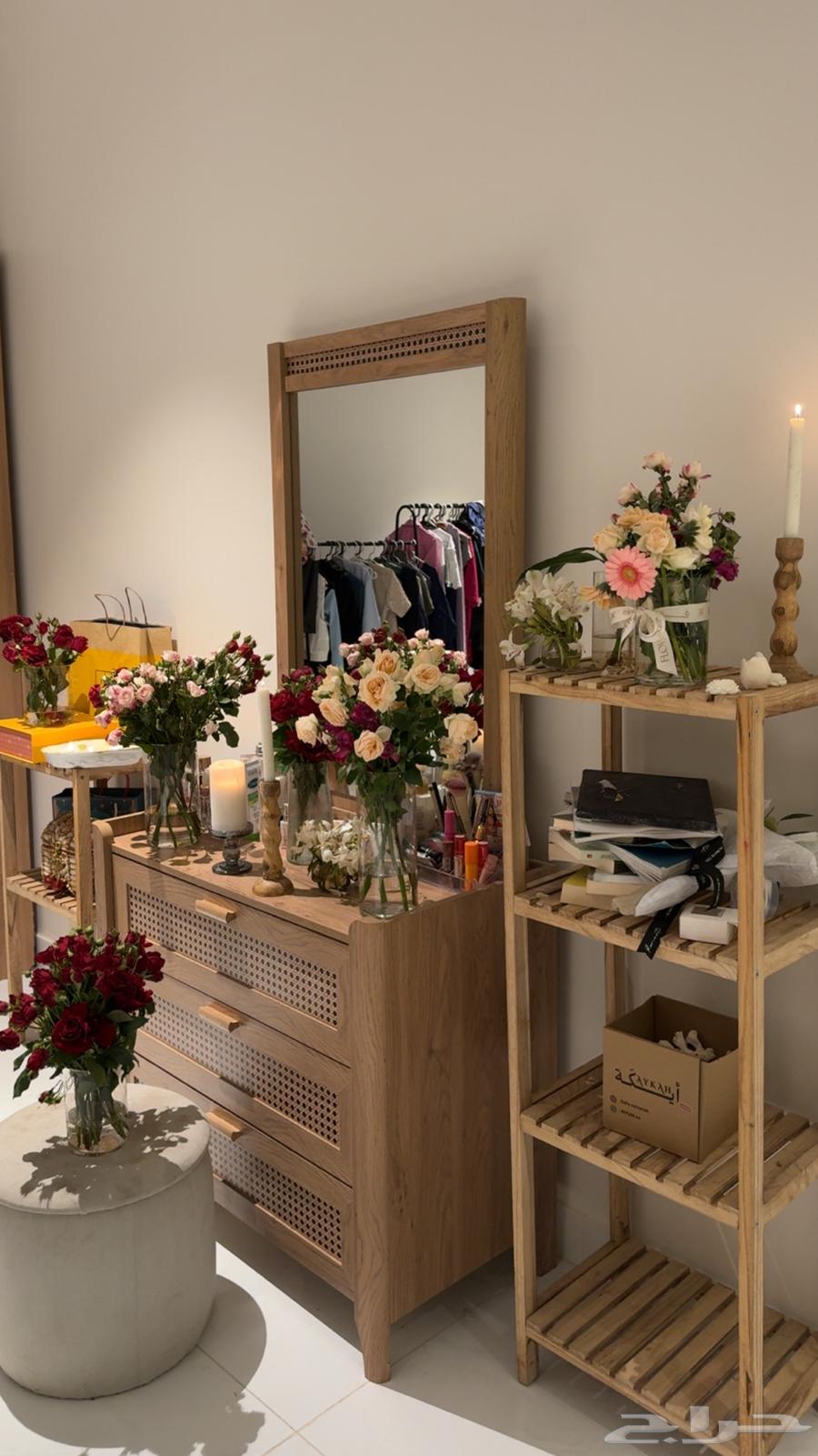 غرفة نوم 4 مكونه من 6 قطع استخدام 5 اشهر64397783381889111