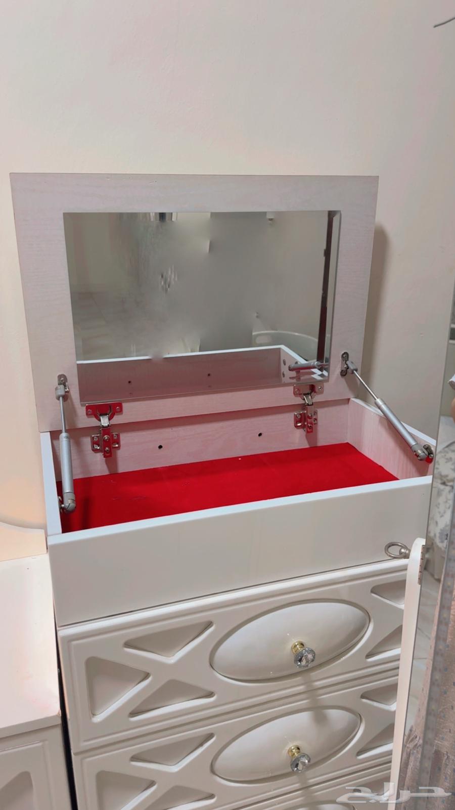 Styling Table, Dressing Table with Mirror, Wardrobe Accessories64393623916290113