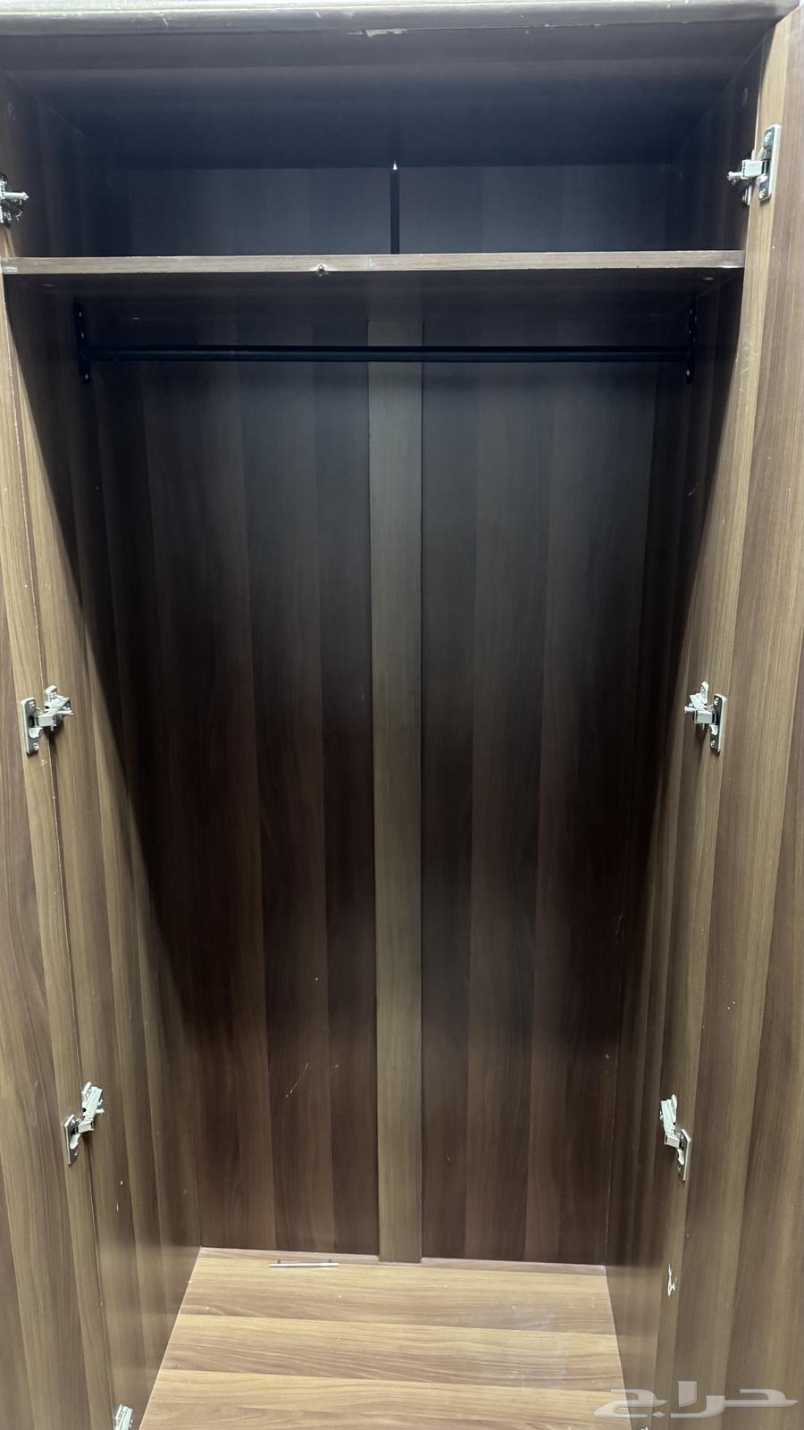 دولابين خشب مستعمل   السعر على السوم..64400632517635113