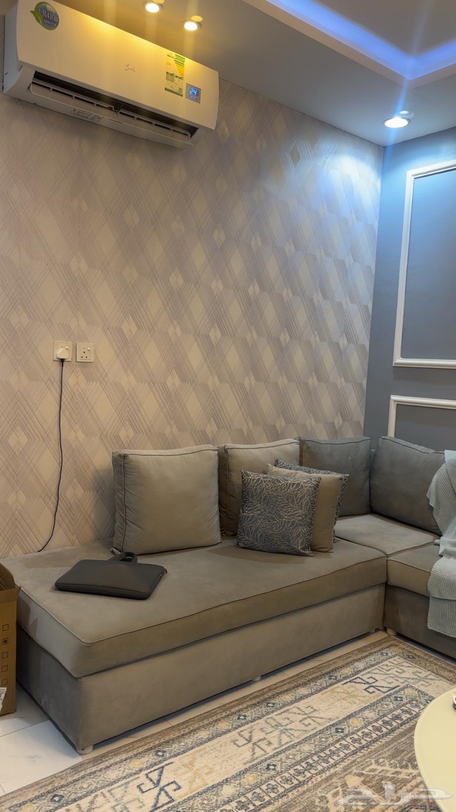 كنب للبيع مع ملحقاته64397436978946110