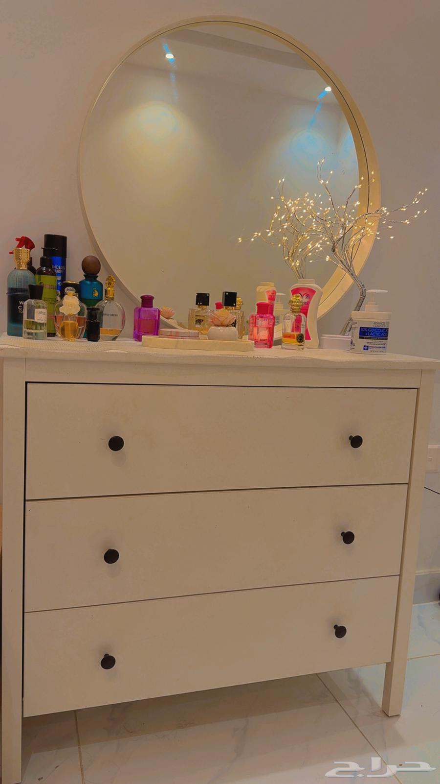 للبيع تسريحه ومرايا مودرن من ايكيا64400772033282110