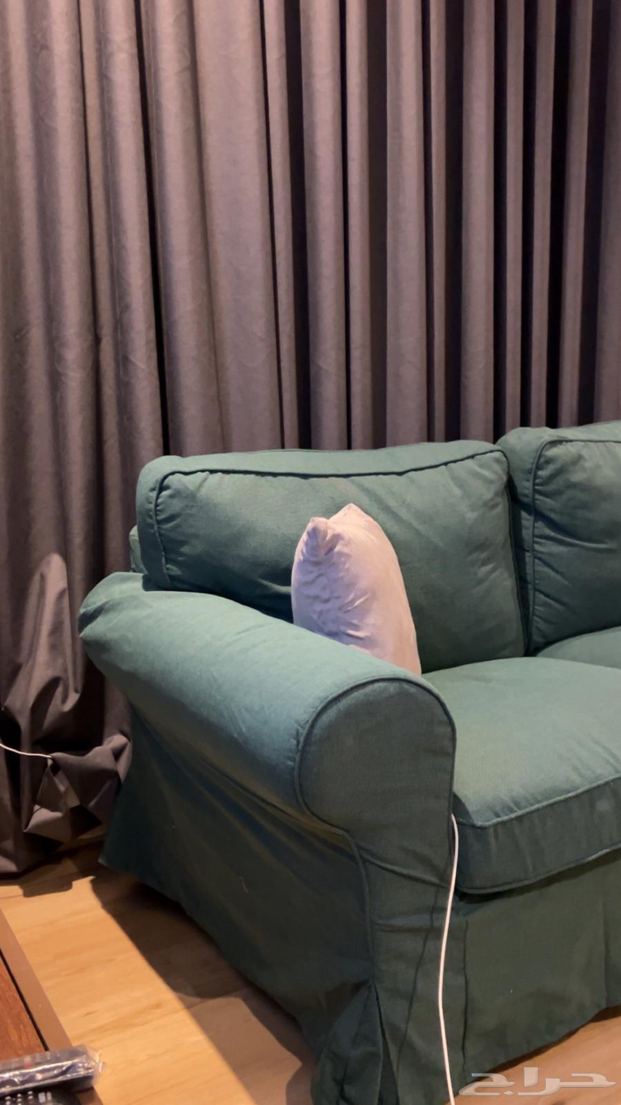 شاشة سامسونج وكنبة ايكيا شخصين64397991563905112