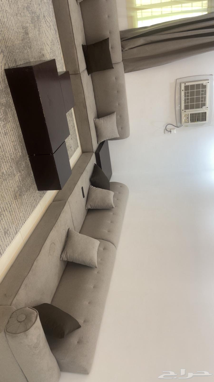 Floor seating with tables64401133342211111