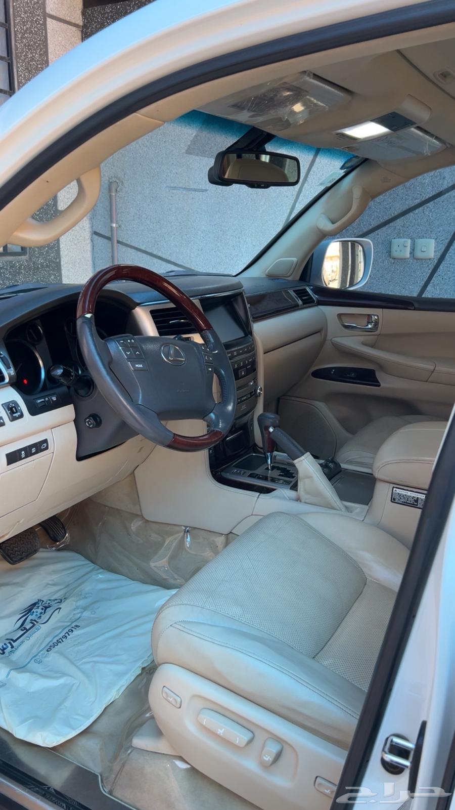 Lexus LX570 2013 full option64547569182978112