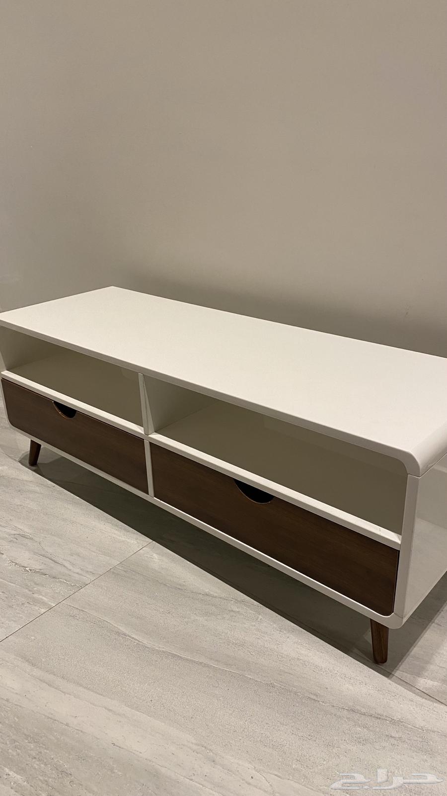 طاولة تلفاز للبيع64399271992834114