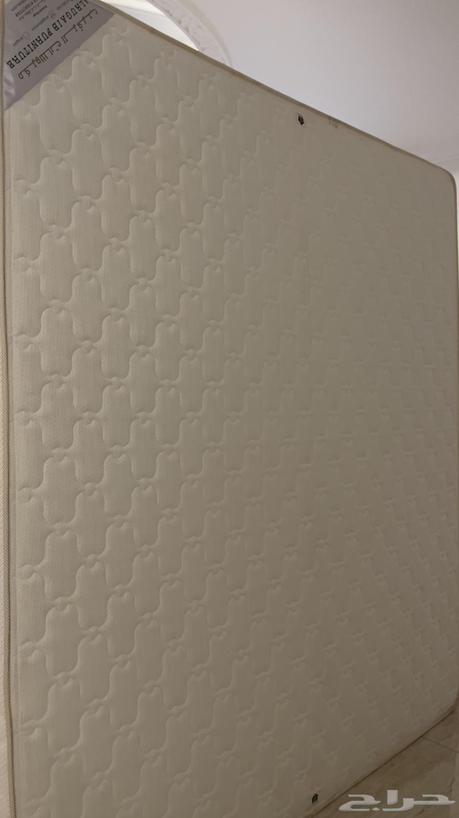 سرير كينج مع مرتبة للبيع64399078132611111