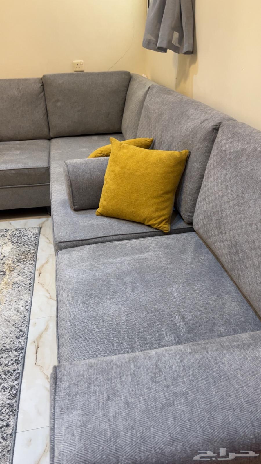 Sofa and table for sale64400661027969111