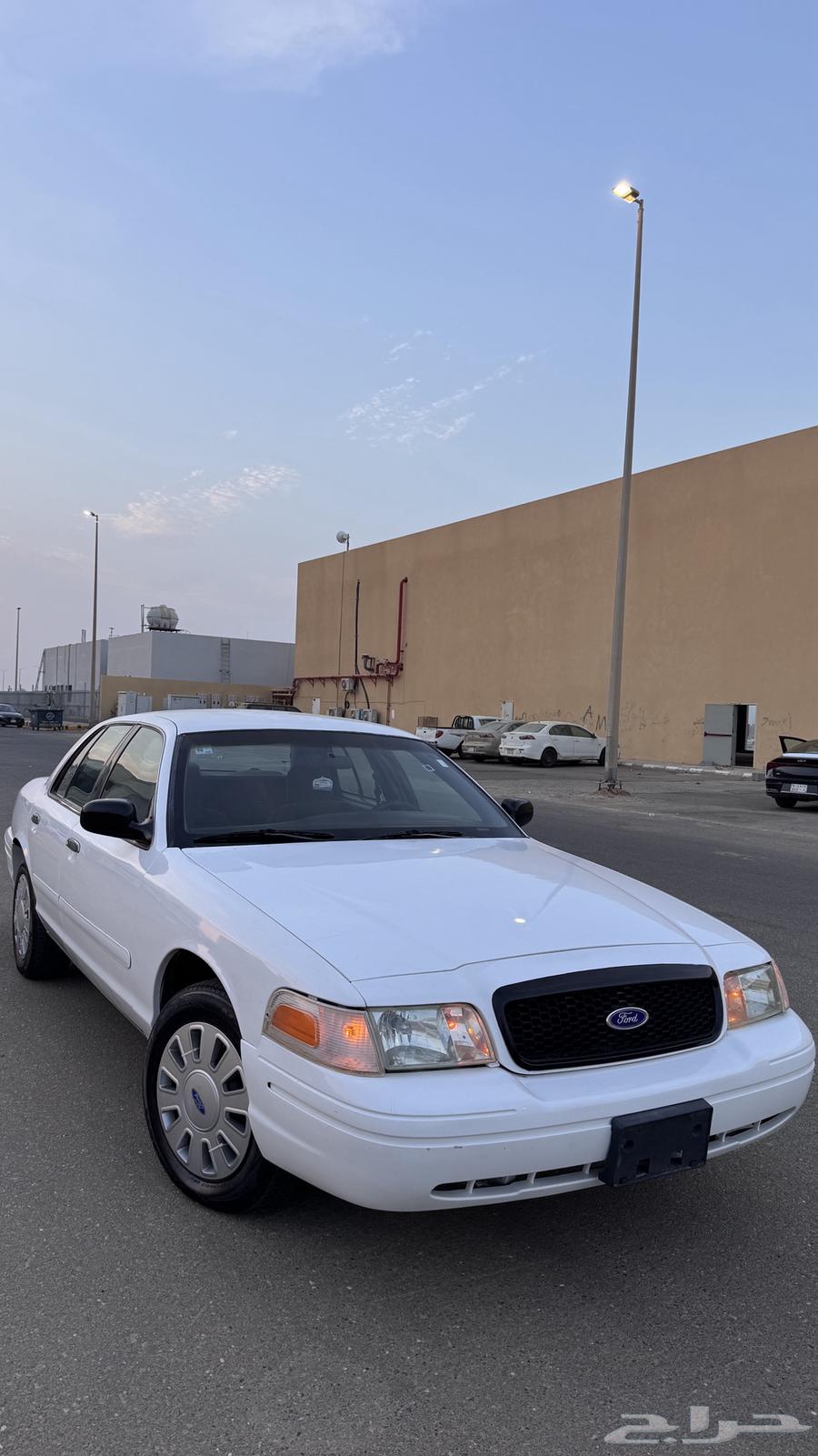 للبيع فورد فكتوريا64548168446595113