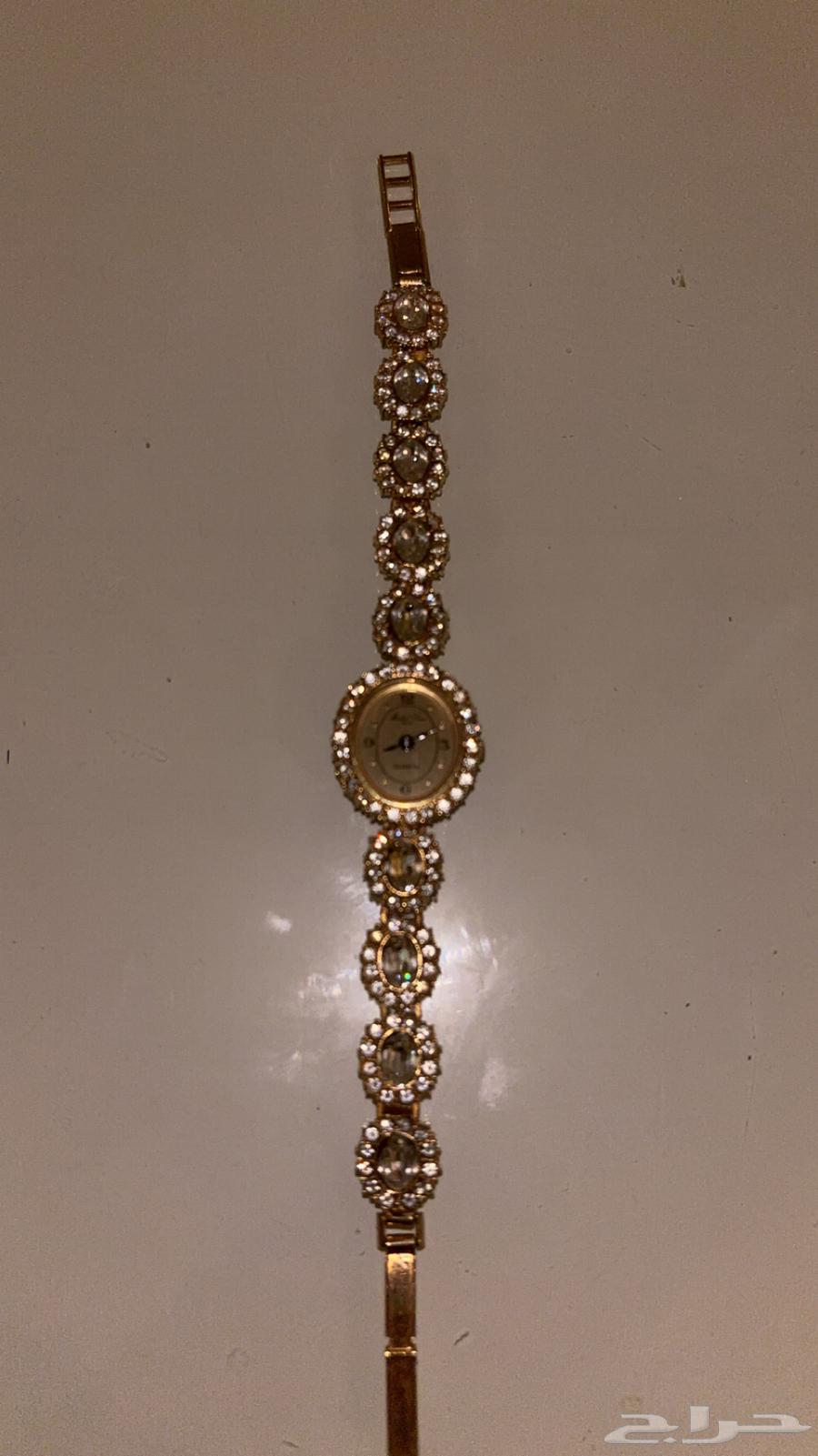 ساعة نسائية كلاسيكيه مستخدمه64395476271745110