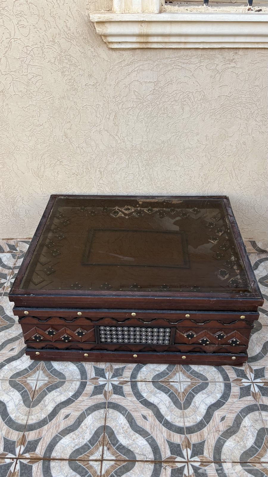 طاوله للبيع64396575610499110