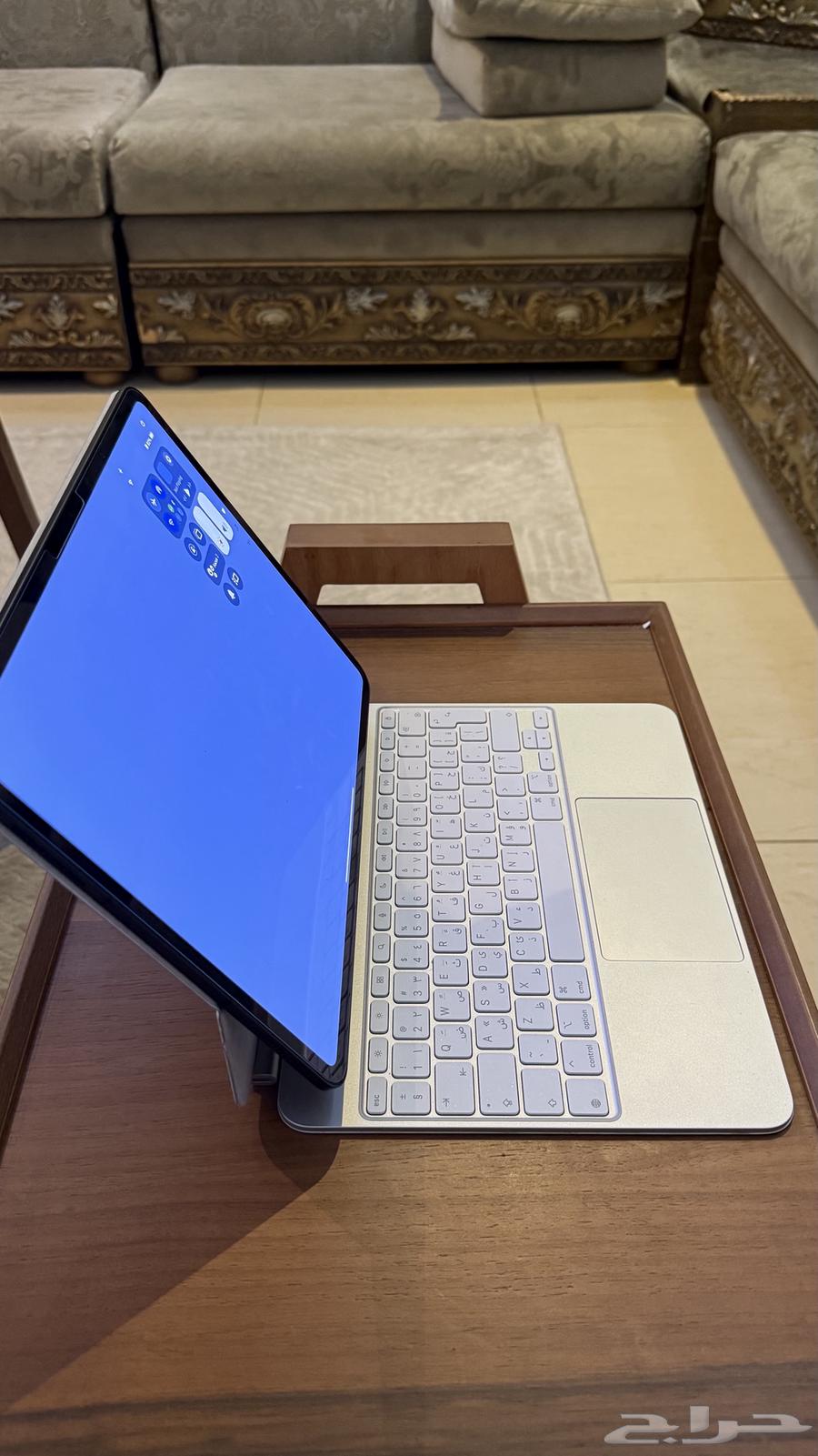 ايباد برو 13 256 شريحة مع كيبورد64398700990978113