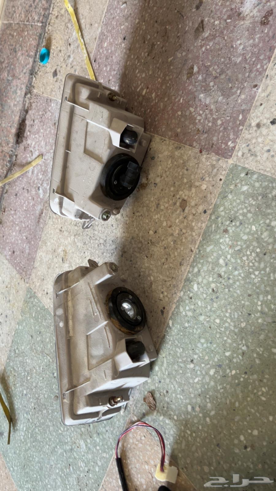 كشافات لاندكروزر 98الى2007 نظيفه جدا تايواني64538598719618110