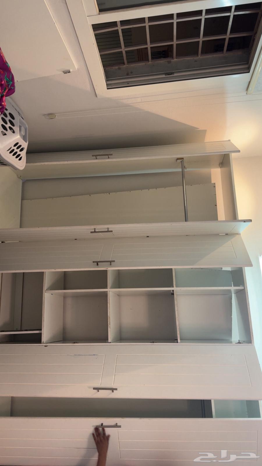 A cabinet needs adjustment; whoever wants it for 100 can come and see it before taking it away64395531856003110