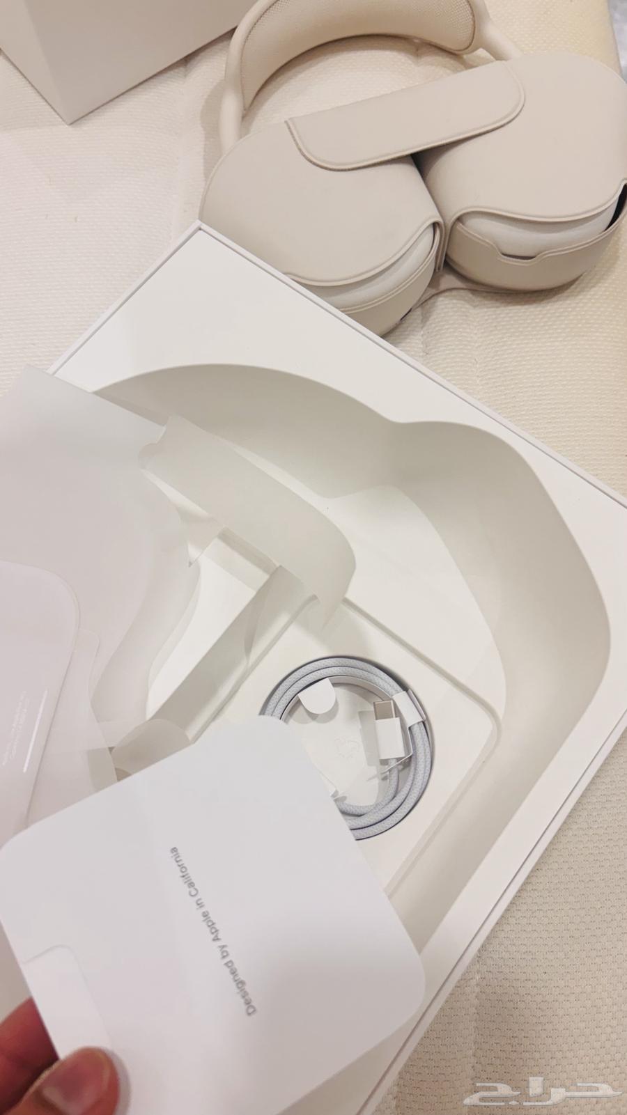 ايربودز ماكس اللون ضوء النجوم ..64397700718849111