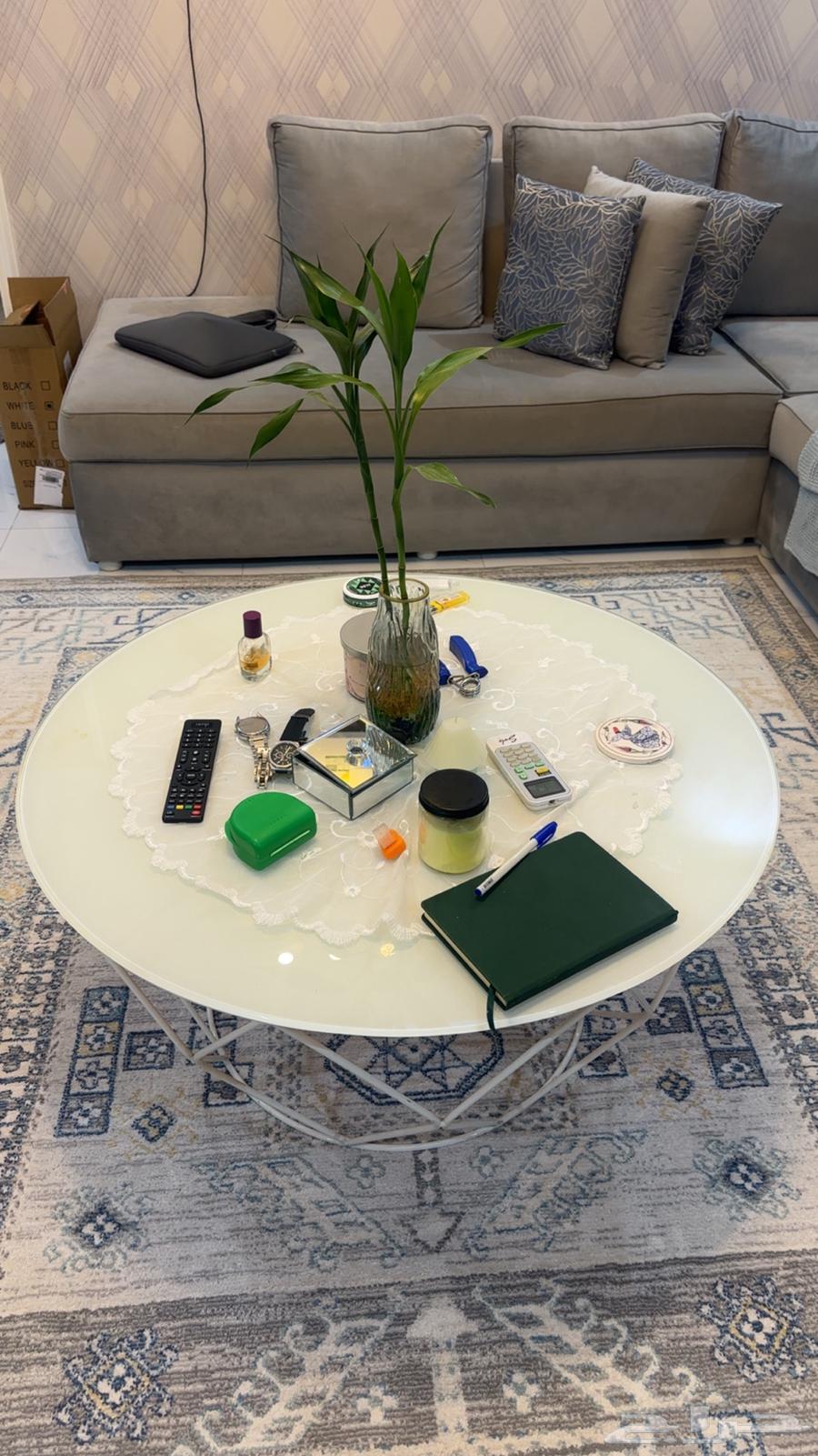 كنب للبيع مع ملحقاته64397436978946114