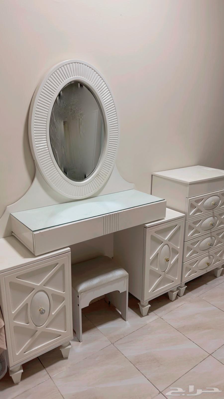 Styling Table, Dressing Table with Mirror, Wardrobe Accessories64393623916290110