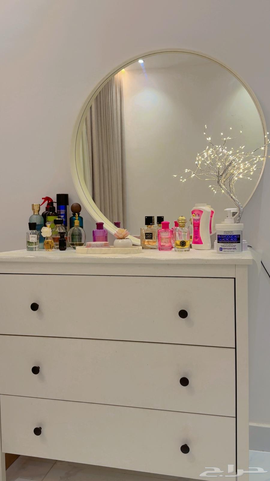 للبيع تسريحه ومرايا مودرن من ايكيا64400772033282111