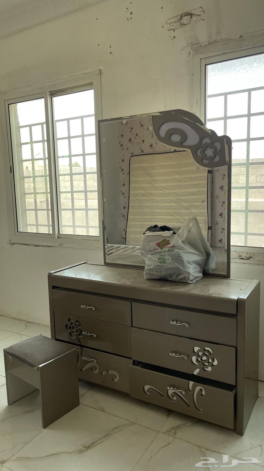 غرفة نوم مستعملة64398911704321112