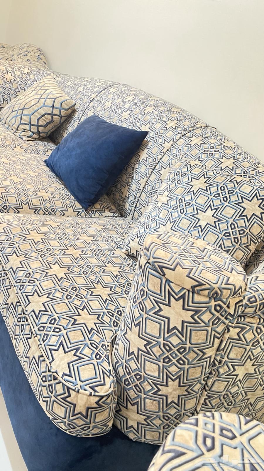 11-person sofa with 2 mattresses and a table, 5 pieces64398967013763113