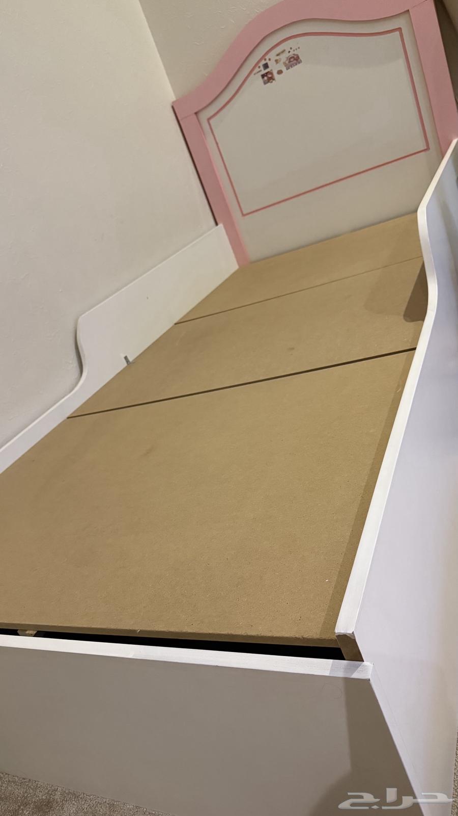 سرير خشب نظيف بدون خدوش64395853491202110